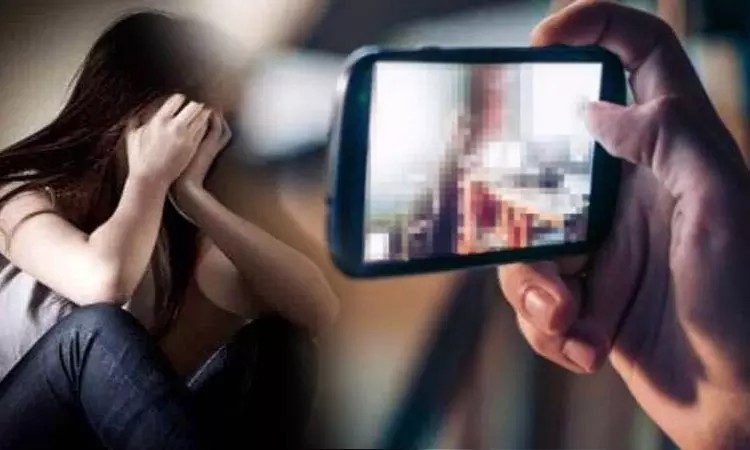 செல்போனில் ஆபாச வீடியோ… நண்பனின் மனைவியை மிரட்டி வாலிபரின் வெறிச்செயல்…. போலீஸ் அதிரடி நடவடிக்கை….!!!!