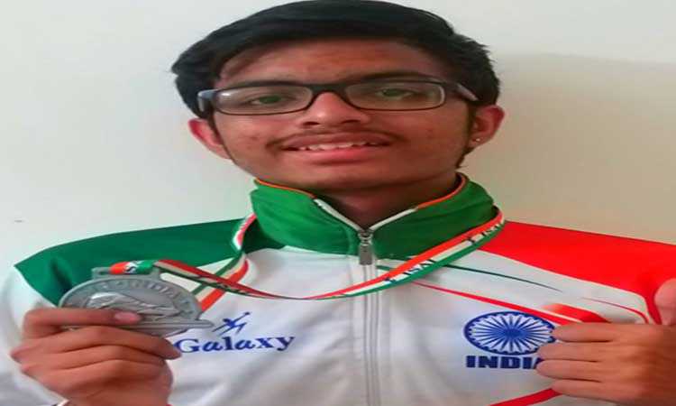 தேசிய அளவில்…ஐஸ் ஸ்கேட்டிங் போட்டி… “கோவை மாணவர் வெள்ளிப் பதக்கம் வென்று சாதனை”…!!!!