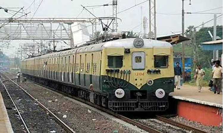 பராமரிப்பு பணி காரணமாக…. “சென்டிரல் – அரக்கோணம் இடையே மின்சார ரயில் சேவையில் மாற்றம்”…. தெற்கு ரயில்வே தகவல்….!!!!