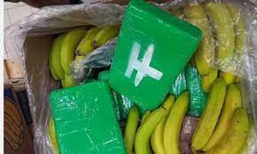 சூப்பர் மார்க்கெட்டிற்கு வந்த வாழைப்பழ பெட்டி…. திறந்து பார்த்தவர்களுக்கு காத்திருந்த அதிர்ச்சி…!!!