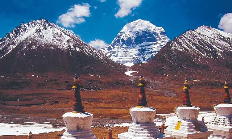 “நான் தெய்வத்தின் அவதாரம்”…. சீன எல்லையில் அடம்பிடித்த இளம்பெண்…. பெரும் பரபரப்பு…..!!!!