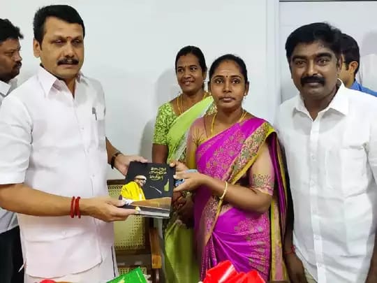 கோவை: ஆட்டம் காட்டிய ஆளுங்கட்சி…. கெத்து காட்டிய பெண் மேயர்…. அச்சத்தில் கவுன்சிலர்கள்….!!!