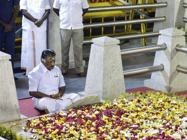 Breaking : மீண்டும் தர்மயுத்தமா?…. ஜெ., நினைவிடத்திற்கு செல்கிறார் ஓபிஎஸ்…..!!!!