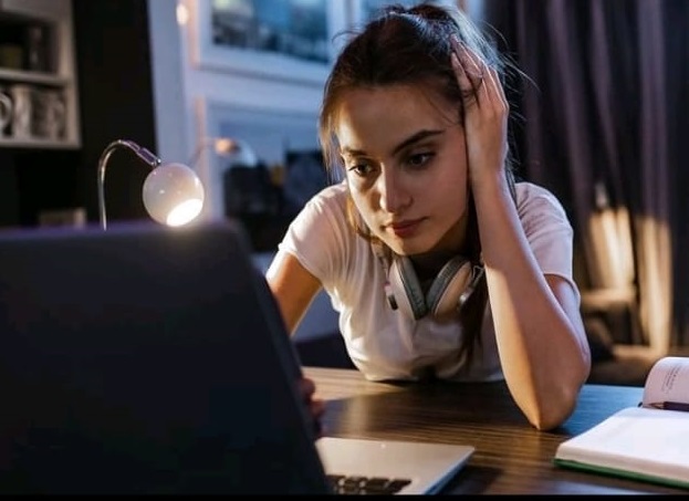 “சர்வர்” டவுன்: மாணவர்கள் தவிப்பு…. உயர்கல்வித்துறை விளக்கம்…..!!!!!