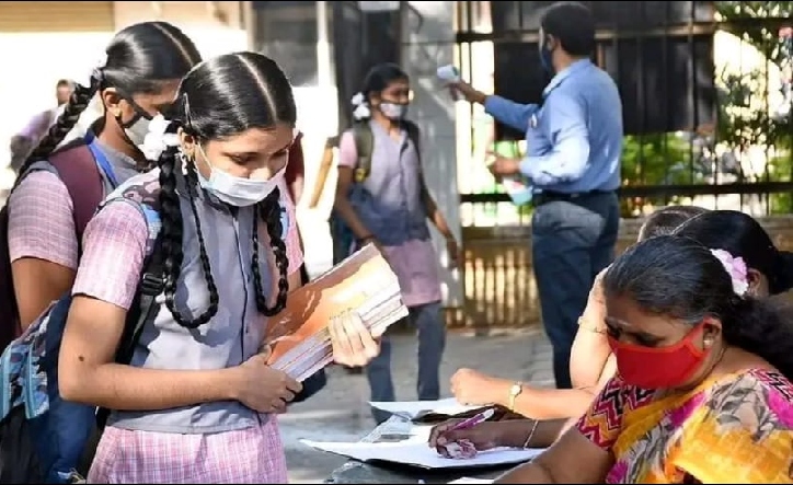 சளி, காய்ச்சலா….. மாணவர்கள் பள்ளிக்கு வர வேண்டாம்….. வெளியான முக்கிய உத்தரவு….!!!!