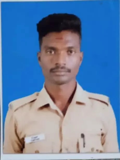 ஊர்க்காவல் படைவீரர் மீது பாய்ந்த மின்சாரம்…. நொடியில் பறிபோன உயிர்…. பெரும் சோகம்….!!!!