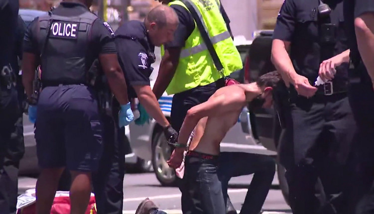 வாகனத்தில் ஈடுபட்ட இளைஞரை…. 2 மணி நேரத்தில் தட்டி தூக்கிய போலீஸ்…. பிரபல நாட்டில் பரபரப்பு….!!