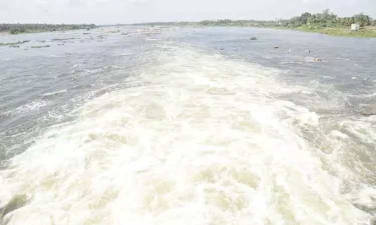 காவிரி கரையோர மக்களுக்கு வெள்ள அபாய எச்சரிக்கை….. தண்டோரா மூலம் அறிவிப்பு….!!!!