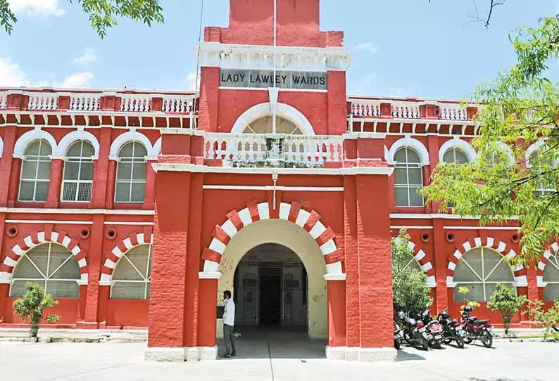 உலகின் 2-வது பழமையான கண் மருத்துவமனை…. 203 ஆண்டுகள் நிறைவு…. இதோ சில சுவாரஸ்ய தகவல்கள்…!!!