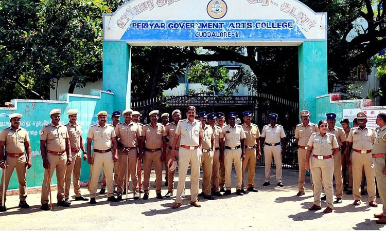 கள்ளக்குறிச்சி போன்று இங்கேயும் கலவரம் ஏற்படுத்தனும்….  என்ஜினீயரிங் மாணவர்கள் செய்த செயல்…. போலீஸ் நடவடிக்கை….!!!!