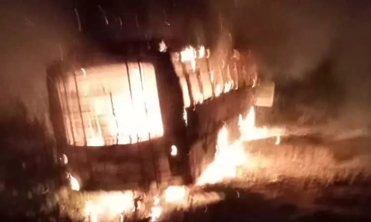 மோட்டார் சைக்கிள் மீது பேருந்து மோதல்…. கோர விபத்தில் 2 பேர் பலி…. கடலூரில் பெரும் பரபரப்பு…!!!