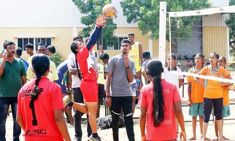 கைப்பந்து போட்டி: தேர்வாகிய திருச்சி அணிகள்…. வெளியான அறிவிப்பு…..!!!!