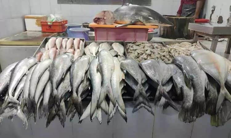 மீன்பிடி தடைக்காலத்தை முன்னிட்டு…. கடல் மீன்களின் விலை உயர்வு…. அதிர்ச்சியில் பொதுமக்கள்…!!!