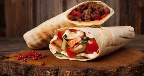 OMG: ஷவர்மா சாப்பிட்டவர் மருத்துவமனையில் அனுமதி…. பெரும் அதிர்ச்சி சம்பவம்….!!!!