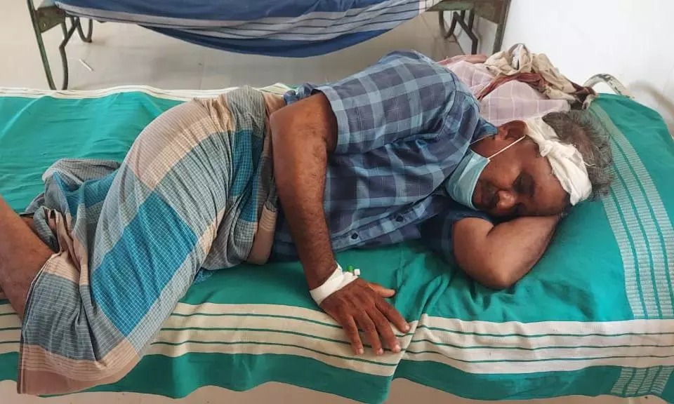 டாஸ்மாக் ஊழியர் கொண்டு சென்ற ரூ.1 1/2 லட்சம்…. வழியில் மர்ம நபர்களின் கைவரிசை…. பெரும் பரபரப்பு…..!!!!!