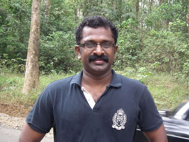 நிர்வாணமாக நின்ற பிரபல நடிகர் கைது….. வெளியான பரபரப்பு தகவல்….!!!!