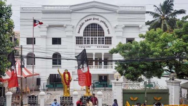 11 நாட்களுக்கு பின் இன்று…. அதிமுக அலுவலக சீல் அகற்றம்….!!!!!