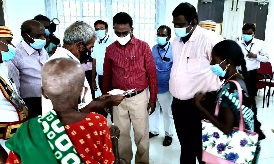“இவர்களுக்கு மட்டும்  எளிதான வேலை வழங்க வேண்டும்”….. மாவட்ட கலெக்டர் அதிரடி….!!!!