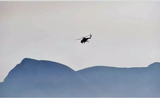 தொடர்ந்து எரியும் காட்டுத்தீ…. அணைக்க முயற்சித்த  ஹெலிகாப்டருக்கு…. நேர்ந்த சோகம்….!!