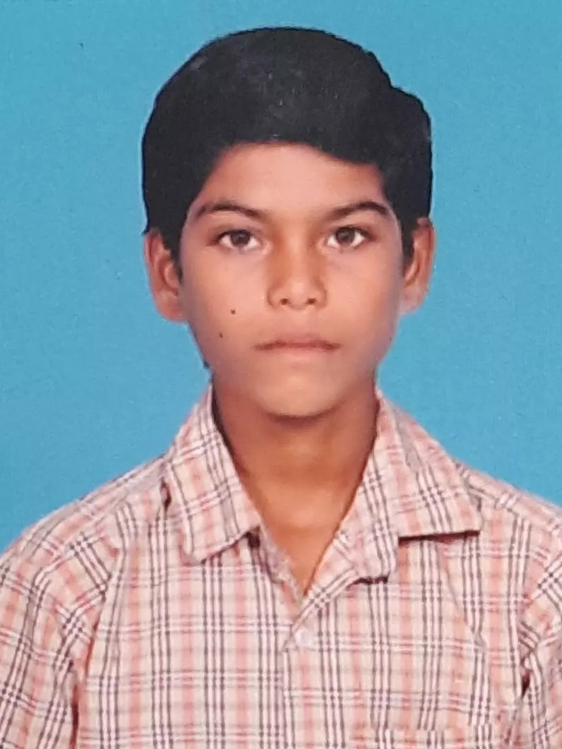 மாணவன் தலையில் குழவி கல்லைப்போட்டு கொலை…. அரக்கனாக மாறிய தந்தை…. உச்சக்கட்ட கொடூரம்…..!!!!