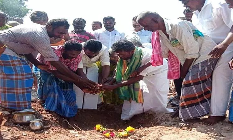 வளர்ச்சி திட்ட பணிகள்…. அடிக்கல் நாட்டிய யூனியன் தலைவர்… வெளியான தகவல்….!!!!