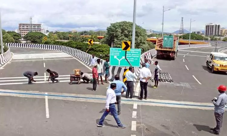 விபத்துகள் எதிரொலி: கோவை-திருச்சி மேம்பாலத்தில் 10 இடங்களில் வரப்போகுது…. அரசு வெளியிட்ட தகவல்…..!!!!