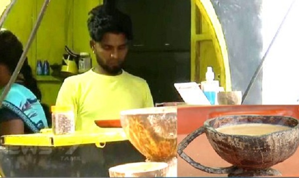 “கொஞ்சம் மாத்தி யோசி” சிரட்டையில் டீ கப்…. அசத்தும் டீ கடை உரிமையாளர்….!!!!