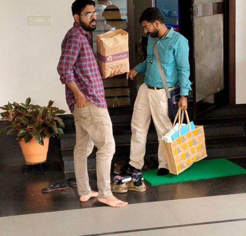 எஸ்.பி.வேலுமணியின் நண்பர் வீட்டில்…. வருமான வரித்துறை அதிகாரிகள் சோதனை…. கோவையில் பரபரப்பு….!!!!!