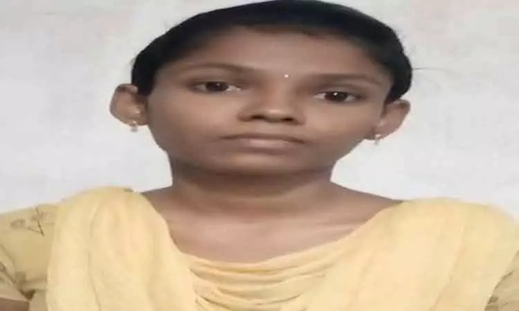 “எனது படிப்பிற்காக பெற்றோரை சிரமப்படுத்தி விட்டேன்”…… தற்கொலை செய்த கல்லூரி மாணவி….. பெரும் பரபரப்பு….!!!!