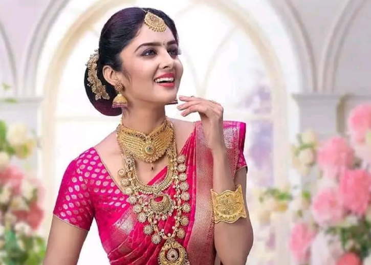 நகை பிரியர்களுக்கு ஷாக் நியூஸ்….. ஒரே நாளில் அதிரடியாக உயர்ந்த தங்கம் விலை…. எவ்வளவு தெரியுமா?….!!!!