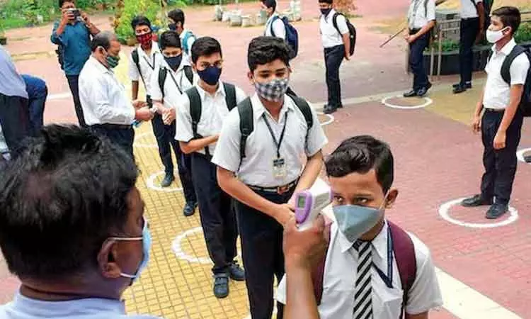 கொரோனா தொற்று அதிகரிப்பு….. பள்ளிகளுக்கு புதிய கட்டுப்பாடுகள்…. பள்ளிக்கல்வித்துறை உத்தரவு….!!!!