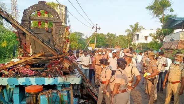 BREAKING: கோயில் தேர் கவிழ்ந்து விபத்து… மீண்டும் அதிர்ச்சி….!