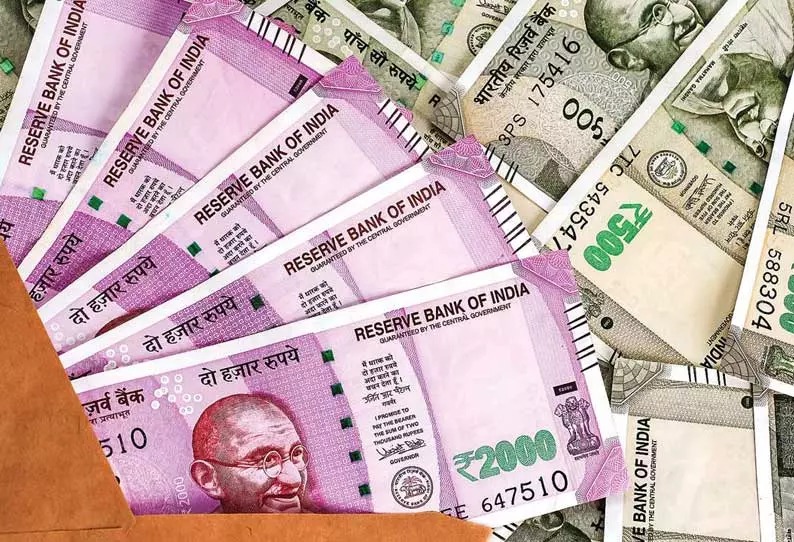 உணவு டெலிவரிக்காக சென்ற ஊழியர்…. வழியில் மர்ம நபர்களின் கைவரிசை…. பரபரப்பு….!!!!!