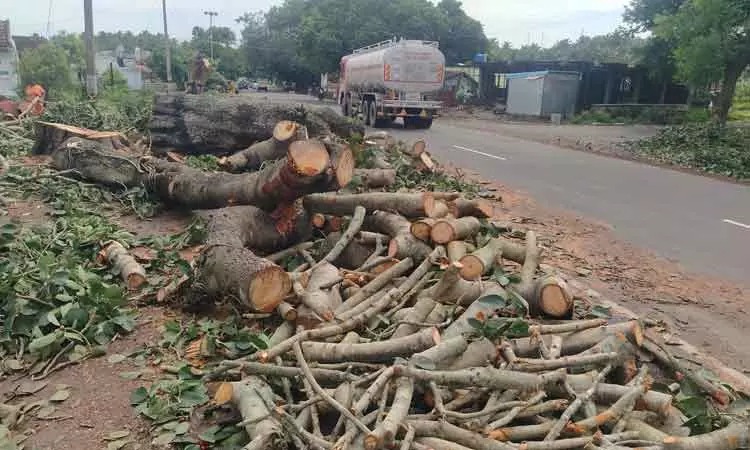 சாலை விபத்துகளை தடுக்க…. ரூ.2 கோடியில் 4 வழிச்சாலை…. அரசு வெளியிட்ட தகவல்….!!!!