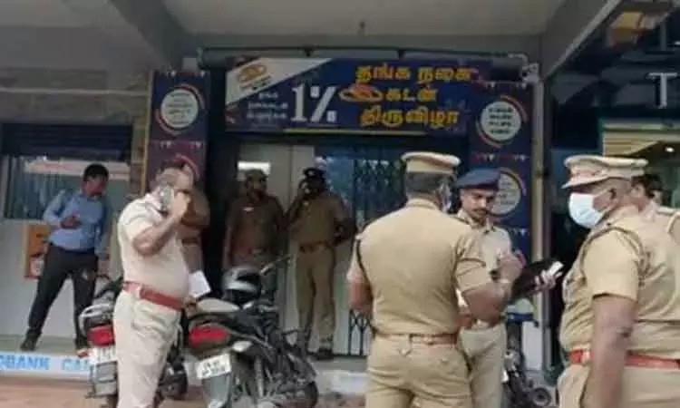 வங்கியில் கொள்ளை!…. பணியாளர் கொடுத்த பரபரப்பு வாக்குமூலம்…. போலீஸ் நடவடிக்கை….!!!!