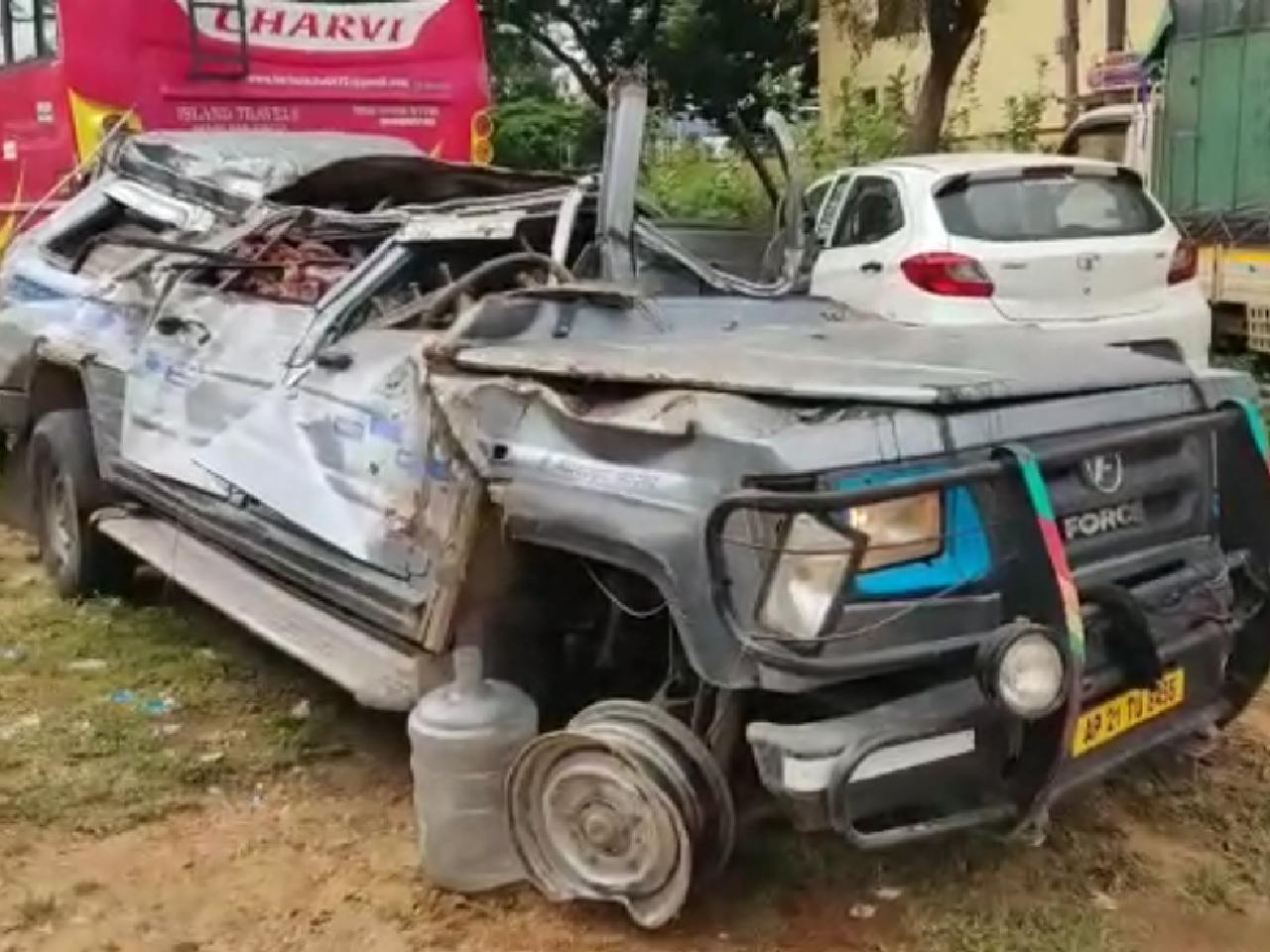 அதிகாலை பயங்கரம்….. ஜீப் மீது லாரி மோதியதில் 3 குழந்தைகள் உட்பட 9 பேர் பலி….. ரூ.2 லட்சம் நிவாரணம் அறிவிப்பு..!!