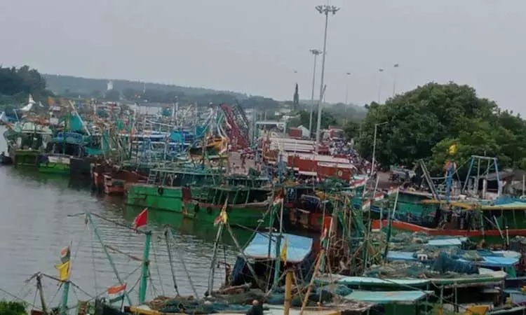 ALERT: கடலுக்கு போகாத மீனவர்கள்…. மீன்வளத்துறை அதிகாரிகள் எச்சரிக்கை….!!!!