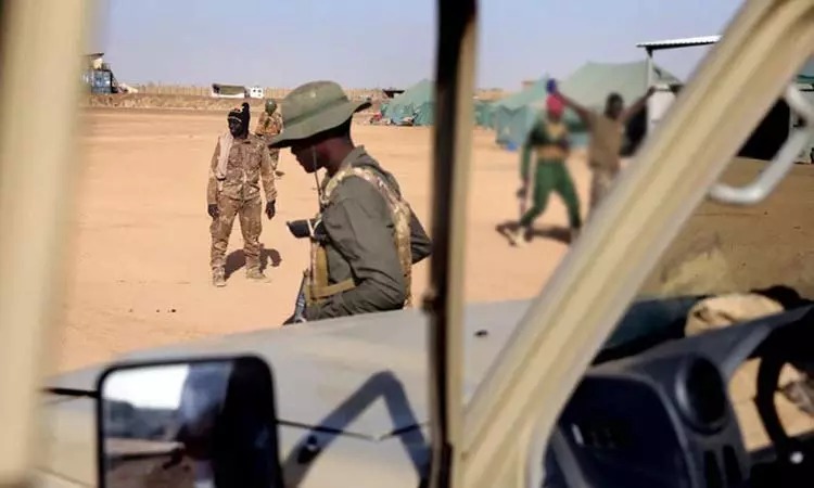 பிரபல நாட்டில் பயங்கரவாத தாக்குதல்….. 42 ராணுவ வீரர்கள் பலி…. வெளியான அதிர்ச்சி தகவல்….!!!