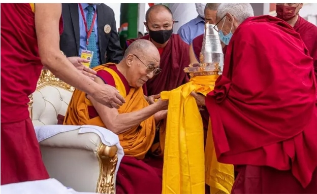 புத்த மதத்தலைவர்…. தலாய் லாமாவுக்கு…. லடாக் அரசின் உயரிய விருது….!!