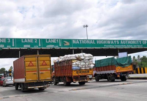 சுங்க கட்டணம் திடீர் உயர்வு….. அதிர்ச்சியில் வாகன ஓட்டிகள்….. எவ்வளவு தெரியுமா?….!!!!