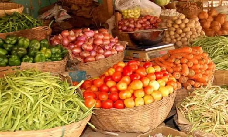 பாகிஸ்தானில் கடும் வெள்ள பாதிப்பு…. இந்தியாவில் இருந்து காய்கறிகள் ஏற்றுமதி செய்ய முடிவு….. மந்திரி வெளியிட்ட தகவல்….!!!