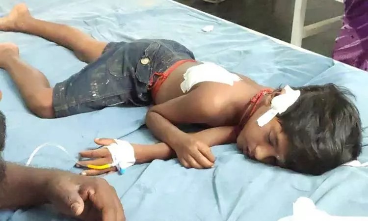 விளையாடிக்கொண்டிருந்த சிறுவன்…. நொடியில் நேர்ந்த விபரீதம்…. பரபரப்பு சம்பவம்….!!!!!