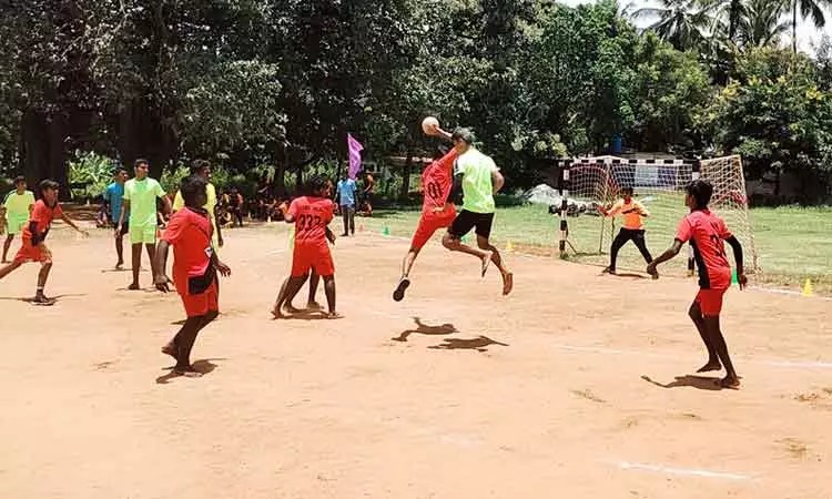 “குறுமைய அளவிலான போட்டி”… முதலிடத்தை வென்ற அரசு பள்ளி…. வெளியான தகவல்….!!!!