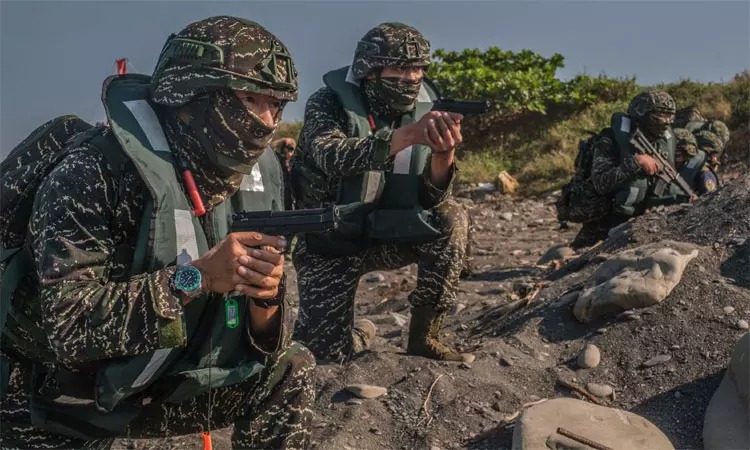 அமெரிக்க சபாநாயகர் வருகை…. தைவனை சுற்றிலும் சீனப்போர் பயிற்சி…. வெளியான பரபரப்பு தகவல்….!!!!