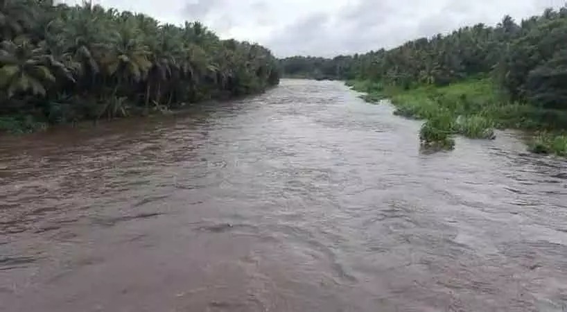 ஆழியாற்றில் வெள்ளப்பெருக்கு…. பொதுமக்களுக்கு விதிக்கப்பட்ட தடை…. அதிகாரிகள் எச்சரிக்கை…..!!!!