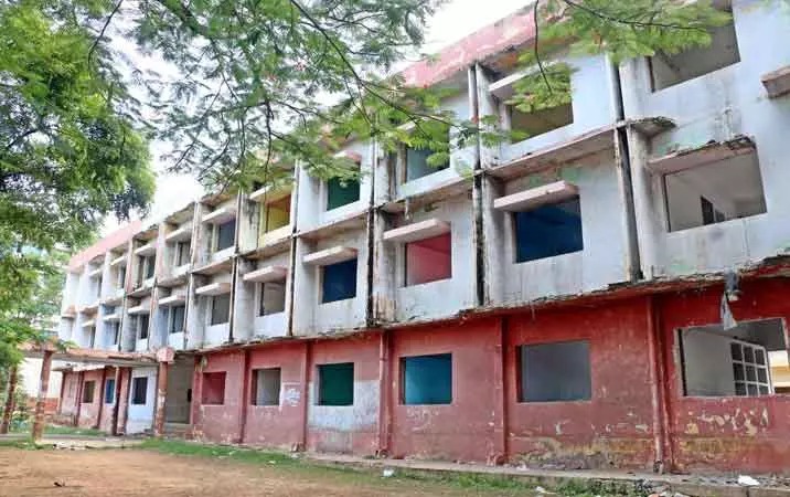 மாணவர் விடுதியை இடிப்பதில் ஒரு சிக்கல் இருக்கு…. என்னென்னு தெரியுமா?…. அதிகாரி வெளியிட்ட தகவல்….!!!!