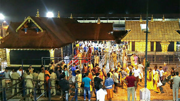 கொட்டும் மலையில் சபரிமலையில் சாமி தரிசனம்….. சிறப்பாக நடந்த நிறைப்புத்தரிசி பூஜை….!!!!