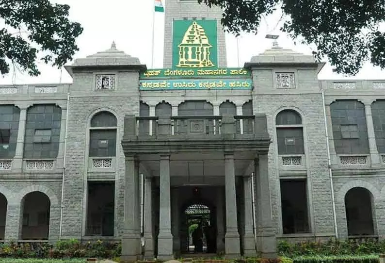 OMG: வெள்ளத்தில் தத்தளிக்கும் பெங்களூரு…. கேலி செய்யும் நெட்டிசன்கள்….!!!!