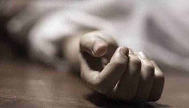 படிக்காமல் இதை செய்யலாமா….? பிளஸ்-2 மாணவியை கண்டித்த தாய்…. பின் நடந்த அதிர்ச்சி சம்பவம்…!!!