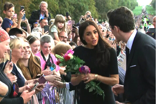 இளவரசி மேகன் பணியாளர்களிடம் எவ்வாறு நடந்து கொள்வார்…. சமூக வலைத்தளத்தில் வைரலாகும் வீடியோ….!!